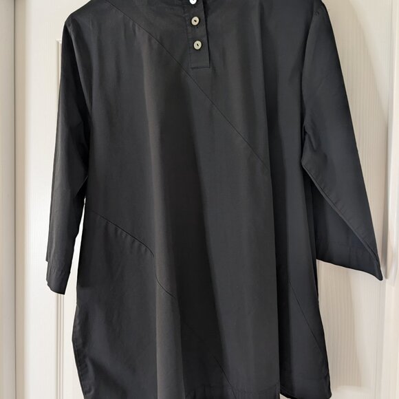 J Jill Women's  Asymmetrical Black Tunic Top 3/4 Sleeve 3 Button Back - Picture 6 of 7